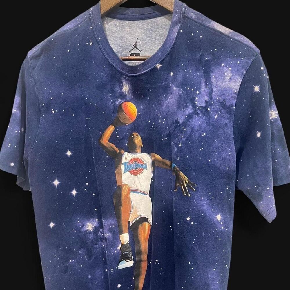 Jordan Men's Blue and Navy T-shirt